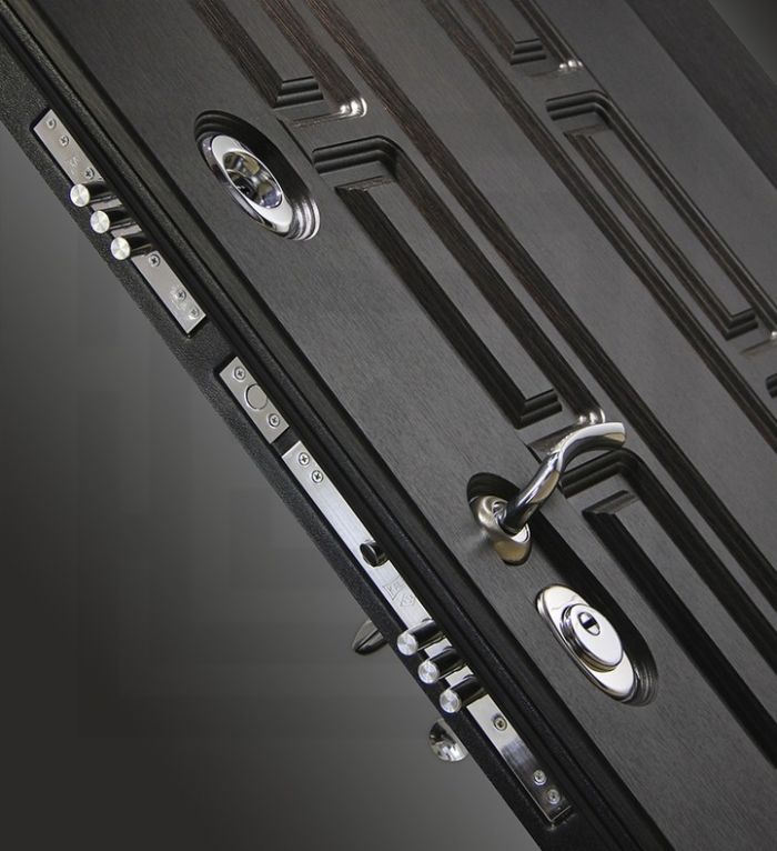 Входная дверь Лабиринт Нью-Йорк замок Mottura 12 - Венге