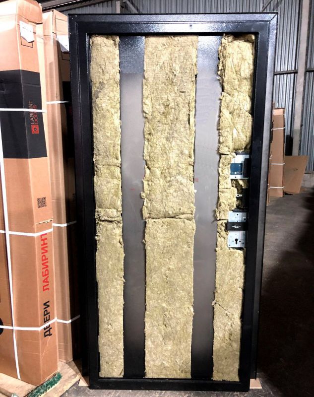 Входная дверь Лабиринт CREDOR 05 – Ясень светлый