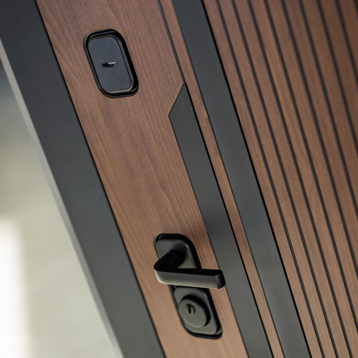 Входная дверь Лабиринт KARMINA 10 - Белый рельеф софт